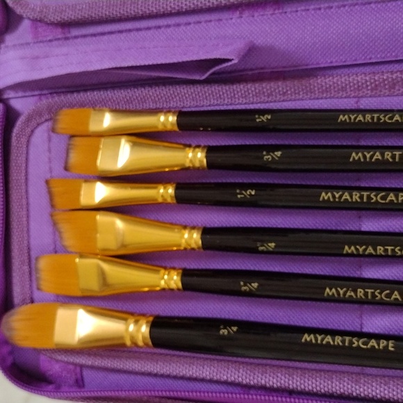 Myartscape paint brushes and carrying case. - Picture 2 of 8